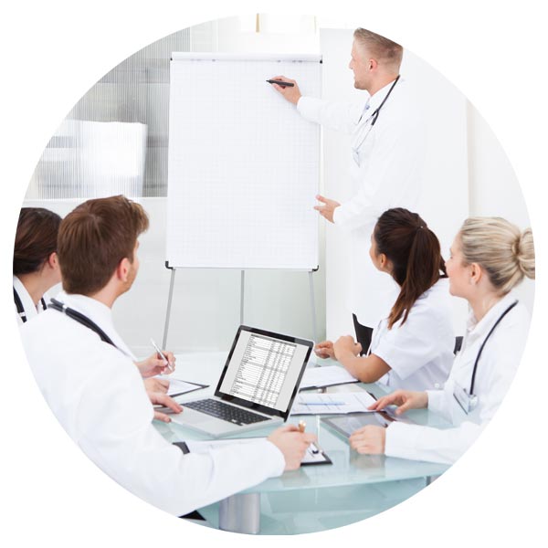 training-sm Doctor Giving Presentation To Colleagues